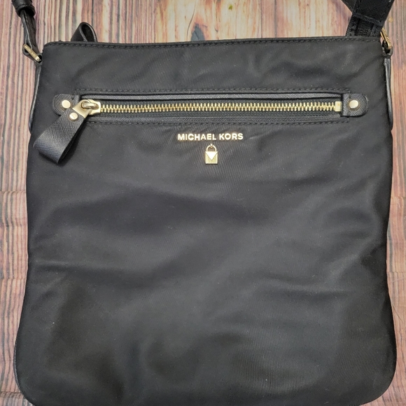 Authentic Michael Kors Black Nylon Kelsey Crossbody Sling Bag - Picture 2 of 14